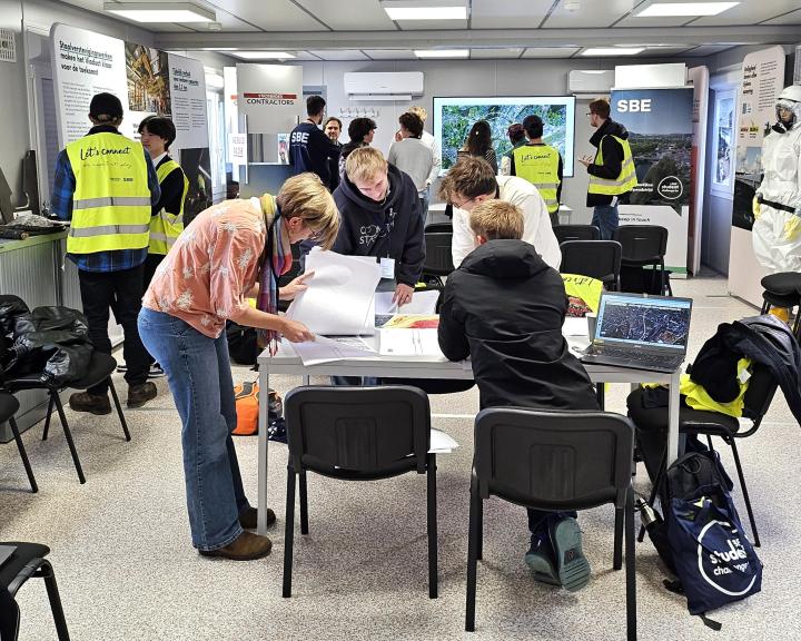 Students and experts in action