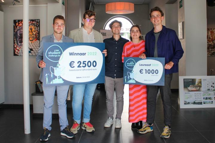 Winners cycling bridge Vijfstraten SBE Student Challenge